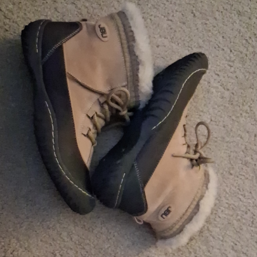 Tan and Black Winter Boots with Fur Lining JbU Size 9 M